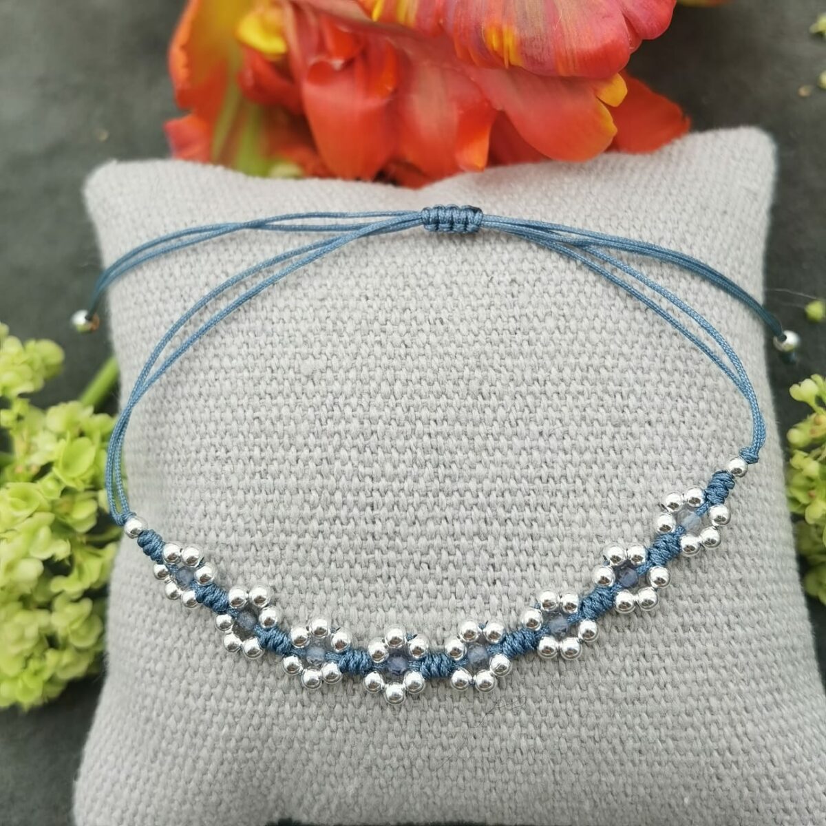 Blümchenarmband Iolit Silberkugeln