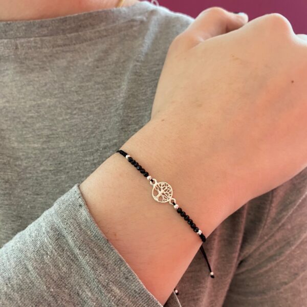 freudenschmuck-Duesseldorf-Edelsteinarmband-Lebensbaumelement-Silber-150-16-0152S-black-Spinal-Tragebeispiel