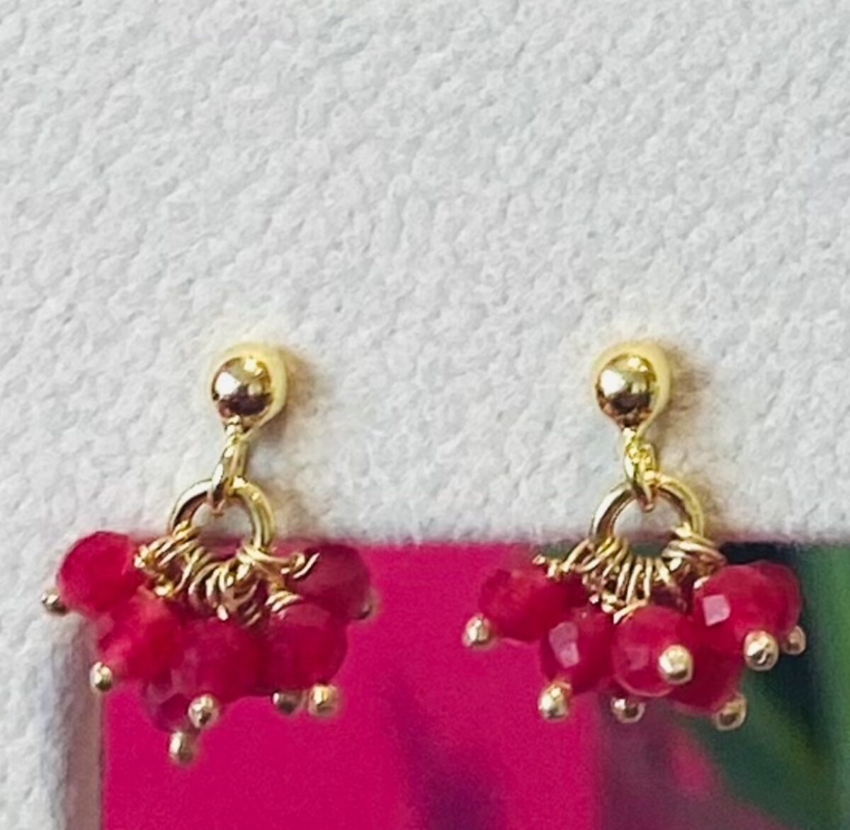 freudenschmuck-Duesseldorf-Ohrstecker-mit-Bouquetanhaenger-Sterlingsilber-vergoldet-160-3-0097G-Rubin-pink